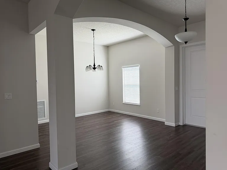 4634 SW Athena Dr — Photo 4