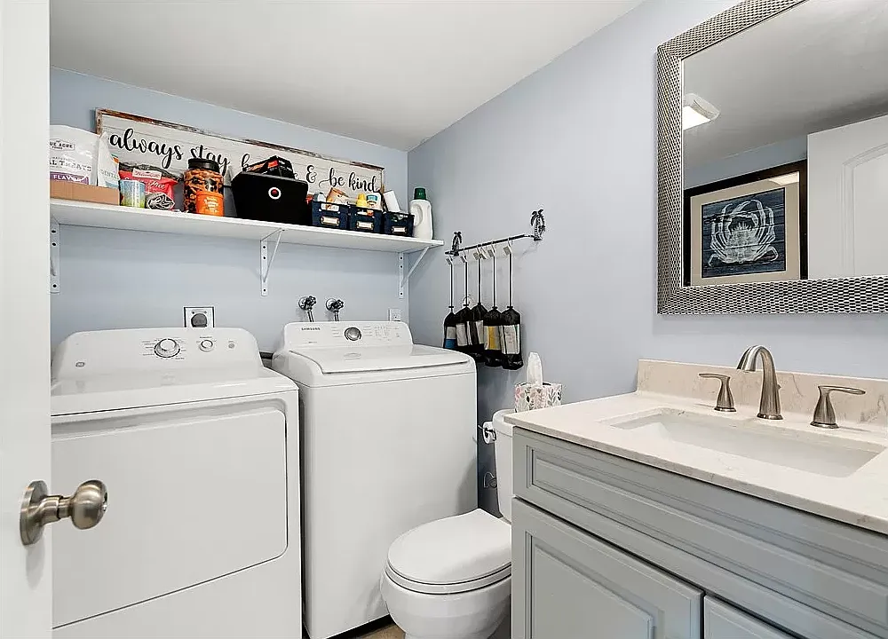 2 bed, 2.5 bath, 1170 sqft, $2,200 — Photo 3