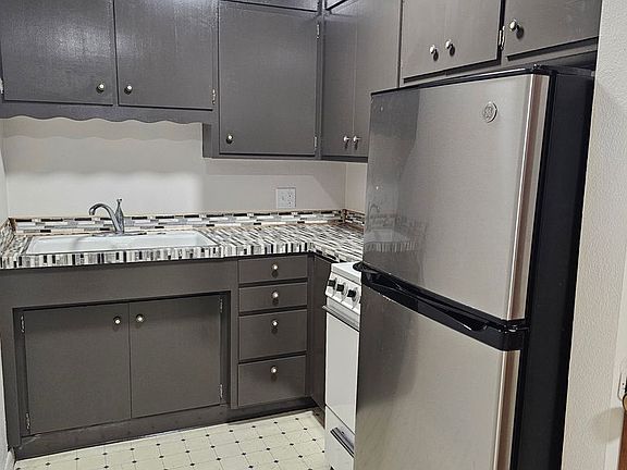 3rd image of 607 NE 3rd Ave APT 5