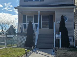 30 Meadow Rd, Edison, NJ 08817