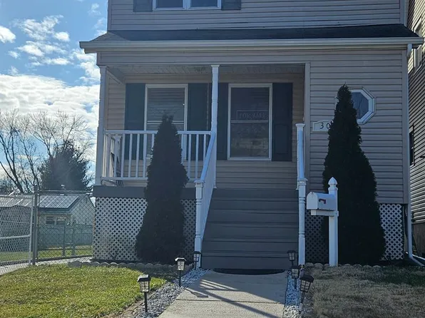 30 Meadow Rd, Edison, NJ 08817