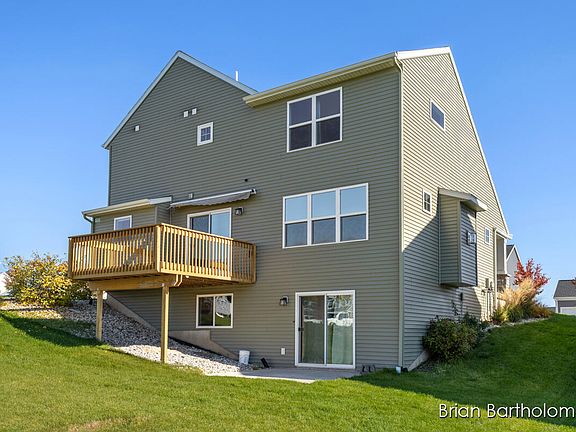 2nd image of 459 Park Place Dr NE