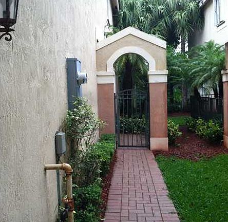 4th image of 3825 Pond Apple Dr