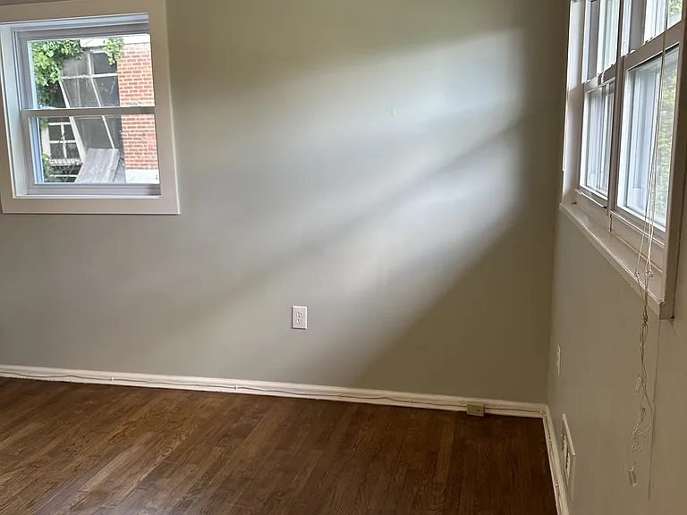 10 N Floyd St — Photo 21