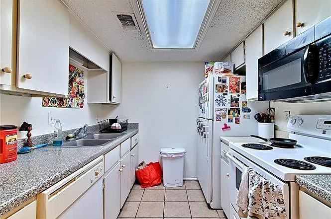 2401 Leon St #106 — Photo 10