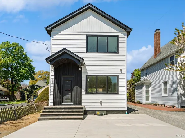 994 Singleton Avenue, Woodmere, NY 11598