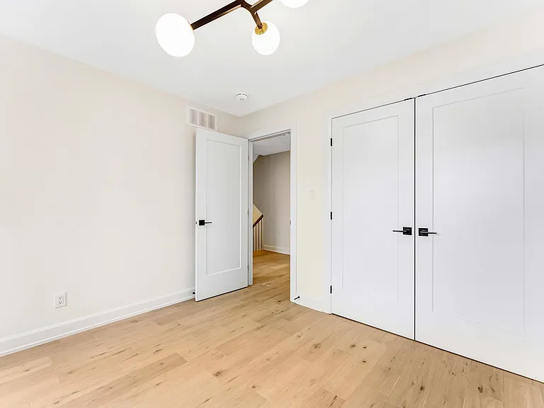 138 Carillon St #A — Photo 12