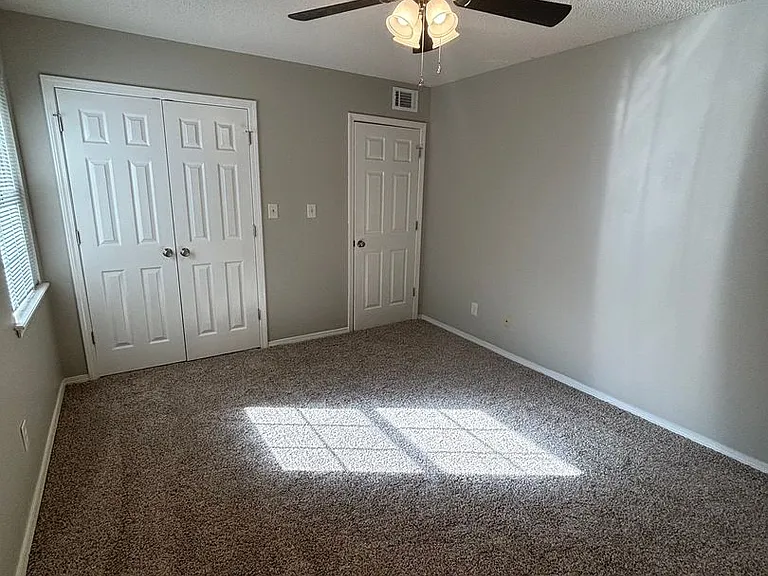 3320 N Detroit Ave — Photo 3