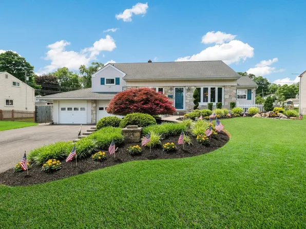 94 Hamilton Dr, Warminster, PA 18974