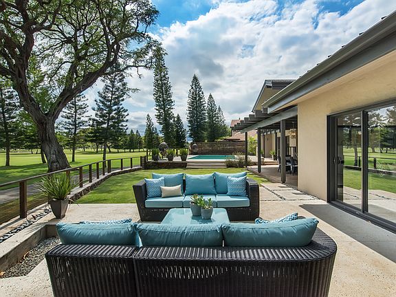 Outdoor Patio with Fire Pit
