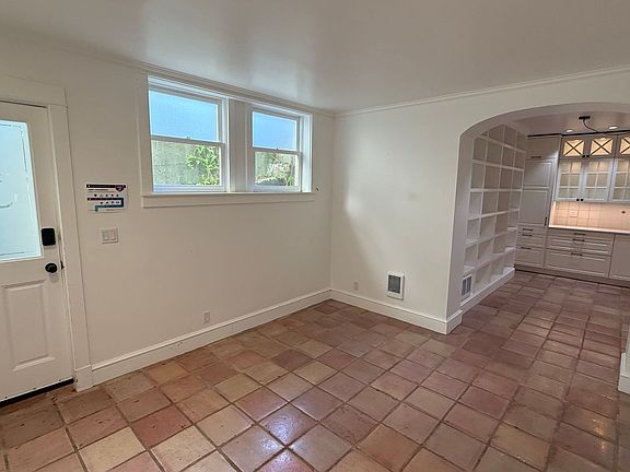 2nd image of 30 Eagle St