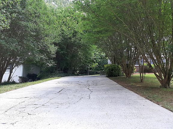 2nd image of 1704 Lamancha Dr
