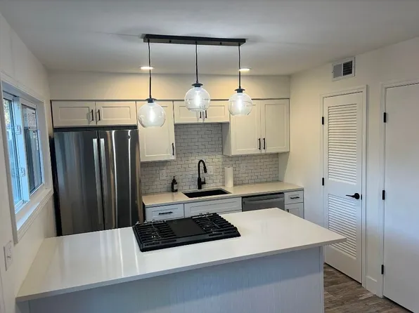 2442 Abbington Dr SE, Grand Rapids, MI 49506