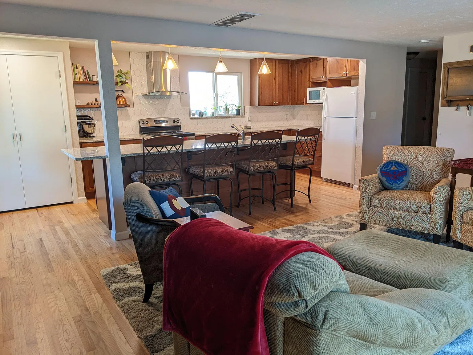 3 bed, 1650 sqft, $2,500 — Photo 4
