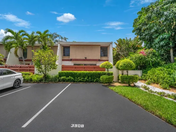 3908 Parkside Ln #229, Hollywood, FL 33021