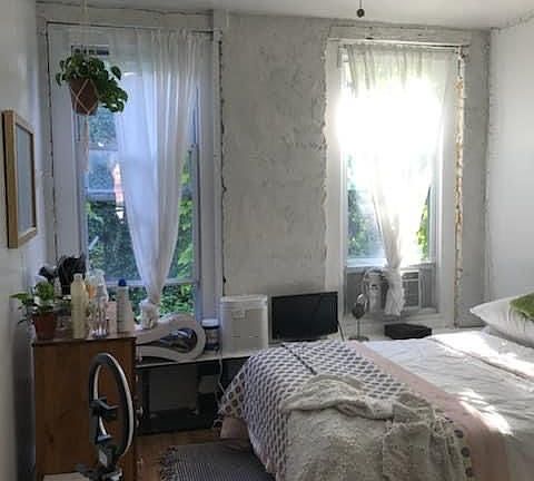 2nd image of 971 Kent Ave #3