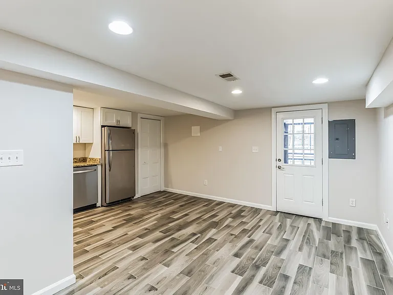1213 Staples St NE #B — Photo 3