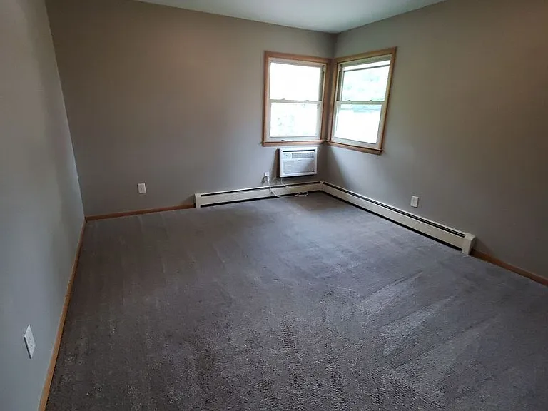 7343 N Teutonia Ave — Photo 8