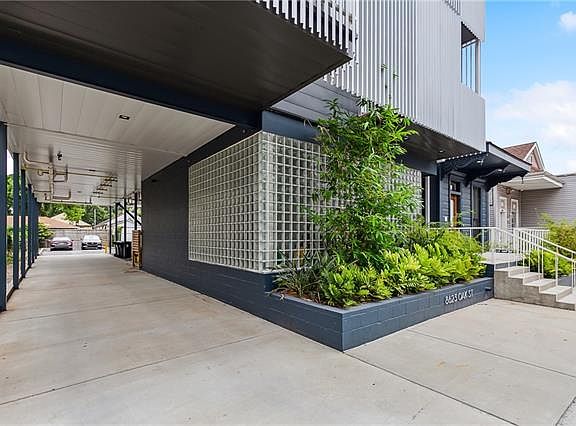 3rd image of 8623 Oak St #201