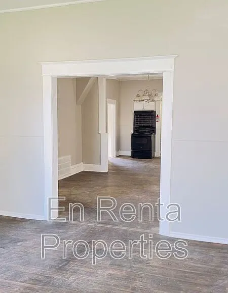 1217 Clinton Ave — Photo 5