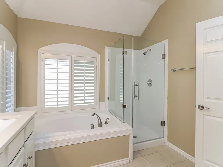 1933 Perry Dr — Photo 10