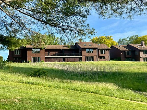 4th image of 167 Country Club Ln