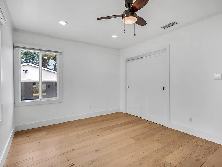 6647 W 82nd St — Photo 23