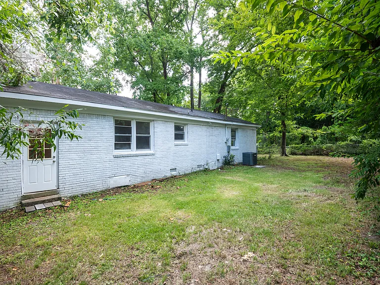 27 Bethune Ct — Photo 2