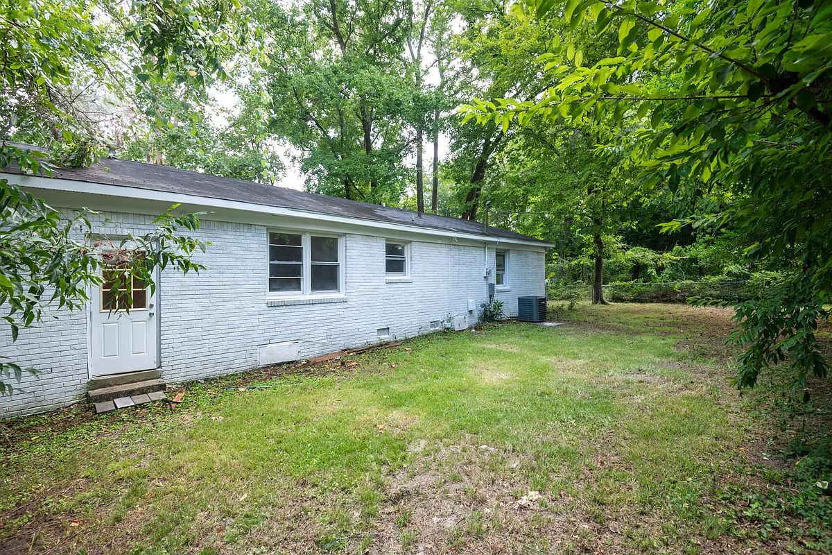Building Photo - 27 Bethune Ct