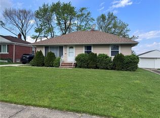 1422 Lorimer Rd, Parma, OH 44134