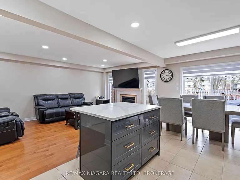 8511 Jennifer Cres — Photo 13