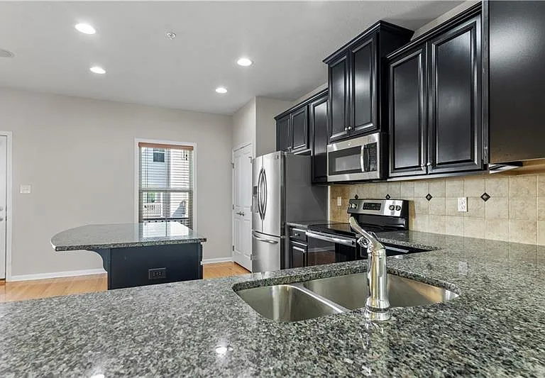 410A Fairmont Dr — Photo 4
