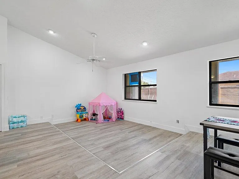 434 SW Jeanne Ave — Photo 15
