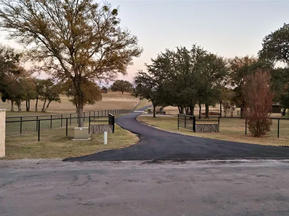 221 Silver Spur Dr, Weatherford, TX 76087