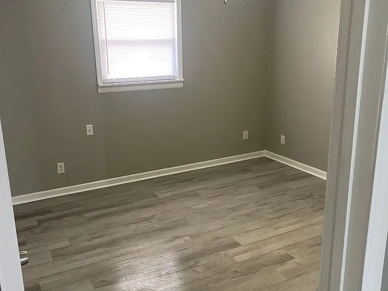 1217 W Reservoir St — Photo 4
