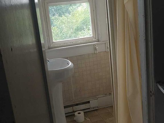 4th image of 221 Pine St #11264742