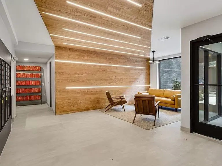 102 W Berks St — Photo 16