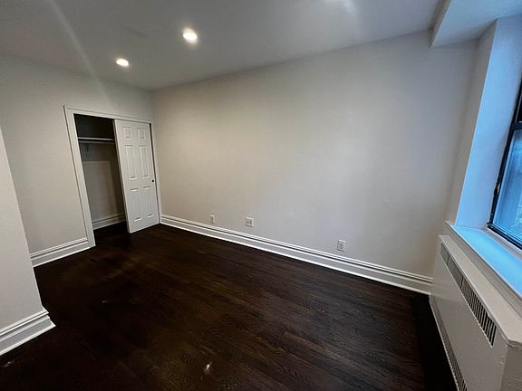 4th image of 213 E 89th St #5D