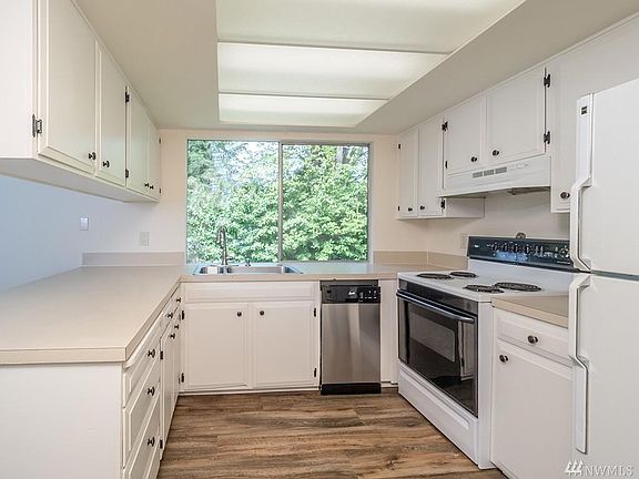 3rd image of 9521 167th Ave NE