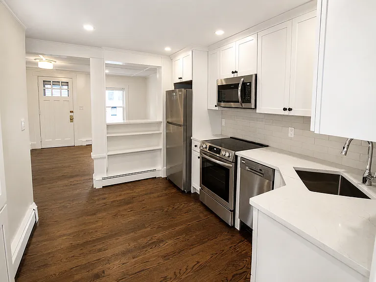 164 Warren Ave #B — Photo 11
