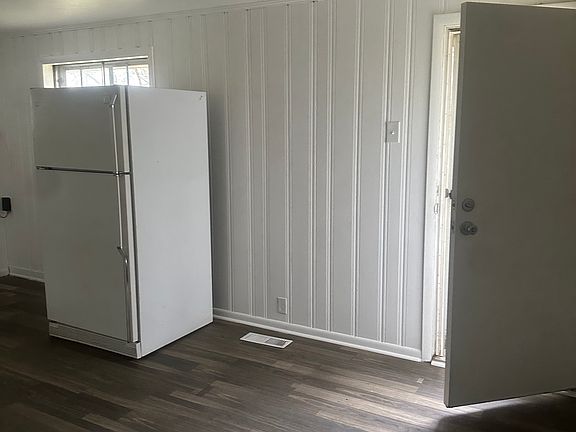 4th image of 620 Edmonds Ave