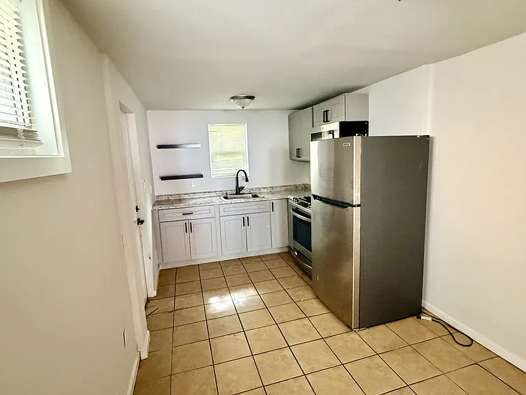 2054 E Stella St — Photo 3