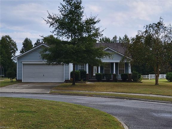 2nd image of 221 Bridgewater Ct