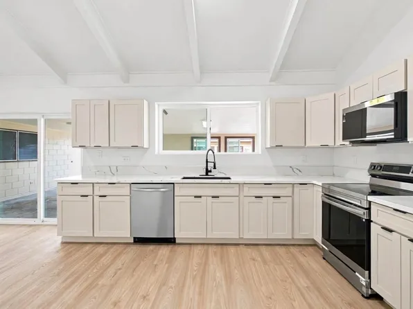 576 S Papa Ave, Kahului, HI 96732