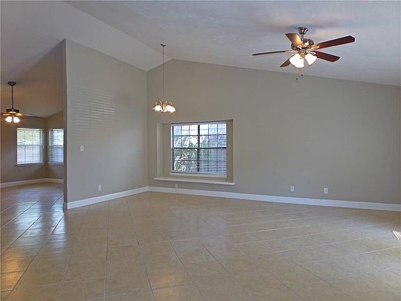 3rd image of 504 Rosewood Ln