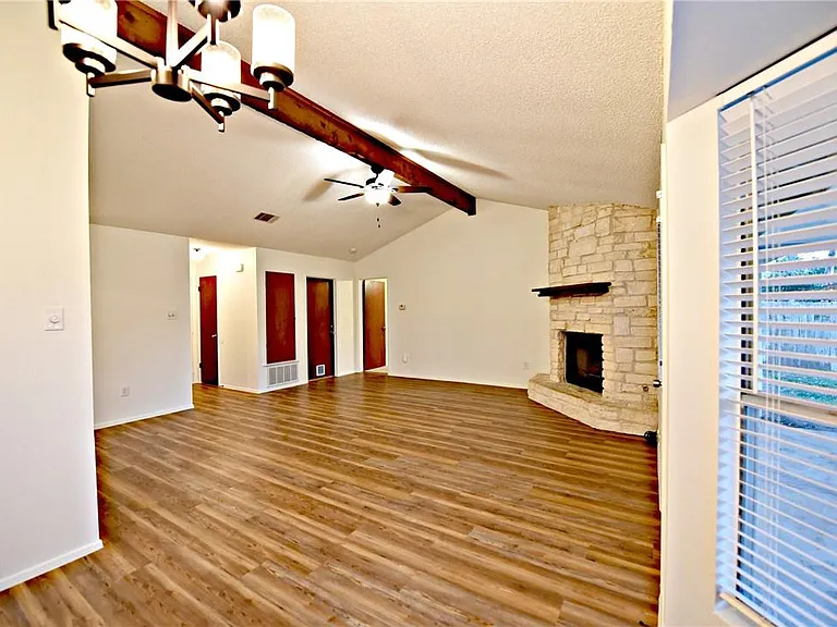 805 Lone Tree Ct — Photo 5