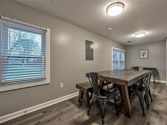5th image of 4904 Edgehill Dr