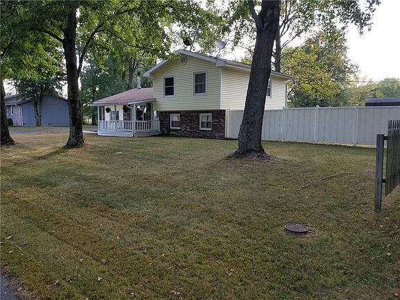 3rd image of 105 Shady Ln