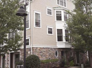 220 Cobblestone Dr, Ardmore, PA 19003