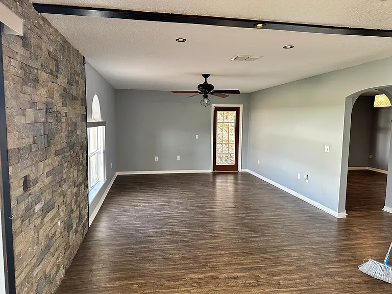 2705 NE 42nd Rd — Photo 18